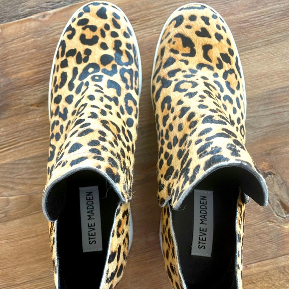 Steve Madden wedge cheetah print shoes. - Picture 3 of 4